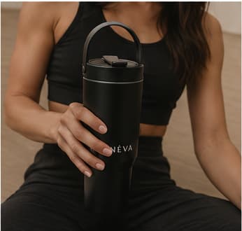 Noir LUNÉVA bottle in use